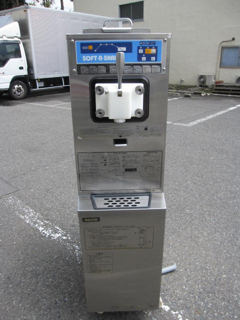 SSF M202P 東京 にて 厨房機器 サンヨー ソフトクリームマシーン SSF M202Pを買取いたしました。