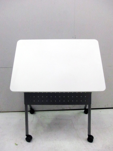 93UN5Y 東京にて オフィス家具 オカムラ ネスティングテーブル「フィエリー」シリーズを買取いたしました。
