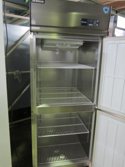 213LCD EC 2 東京 にて 厨房機器  ダイワ 業務用タテ型冷蔵庫 213LCD EC を 買取 いたしました。