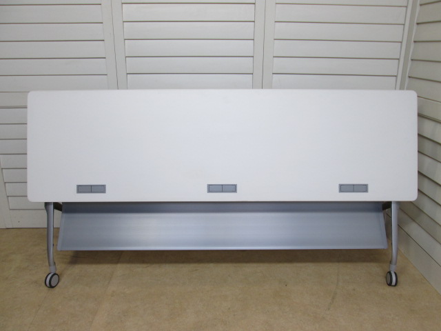 KT PSW1009 東京にて オフィス家具 コクヨ　サイドスタックテーブル　エピファイ ホワイトを買取いたしました。
